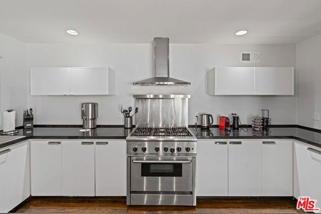 7561 Devista Drive, Los Angeles, CA 90046
