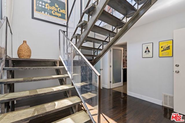 7561 Devista Drive, Los Angeles, CA 90046