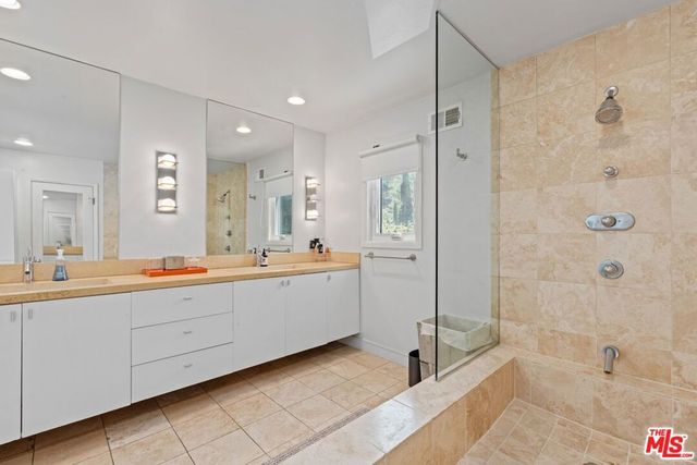 7561 Devista Drive, Los Angeles, CA 90046
