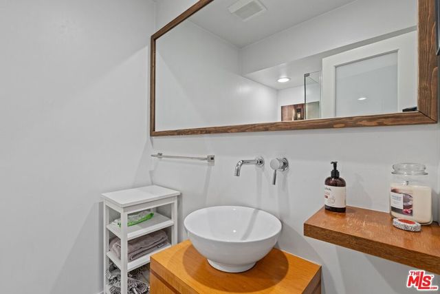 7561 Devista Drive, Los Angeles, CA 90046
