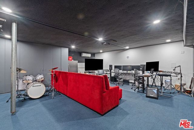 7561 Devista Drive, Los Angeles, CA 90046