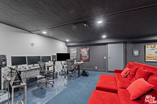 7561 Devista Drive, Los Angeles, CA 90046