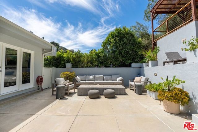 7561 Devista Drive, Los Angeles, CA 90046