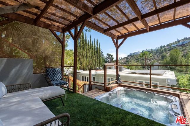 7561 Devista Drive, Los Angeles, CA 90046