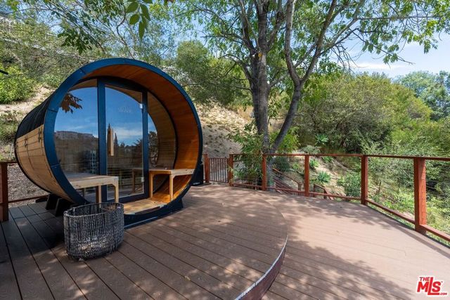 7561 Devista Drive, Los Angeles, CA 90046
