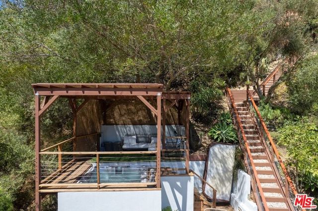 7561 Devista Drive, Los Angeles, CA 90046