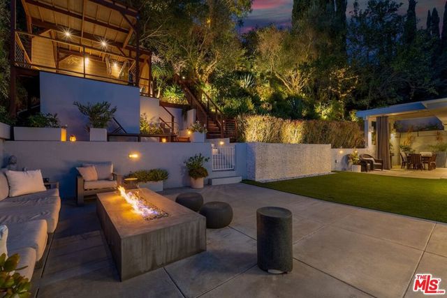 7561 Devista Drive, Los Angeles, CA 90046
