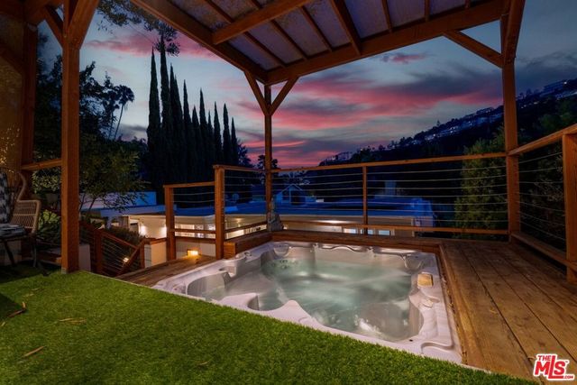 7561 Devista Drive, Los Angeles, CA 90046