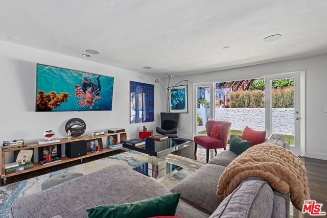 7561 Devista Drive, Los Angeles, CA 90046