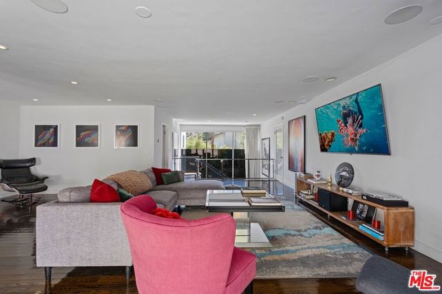 7561 Devista Drive, Los Angeles, CA 90046