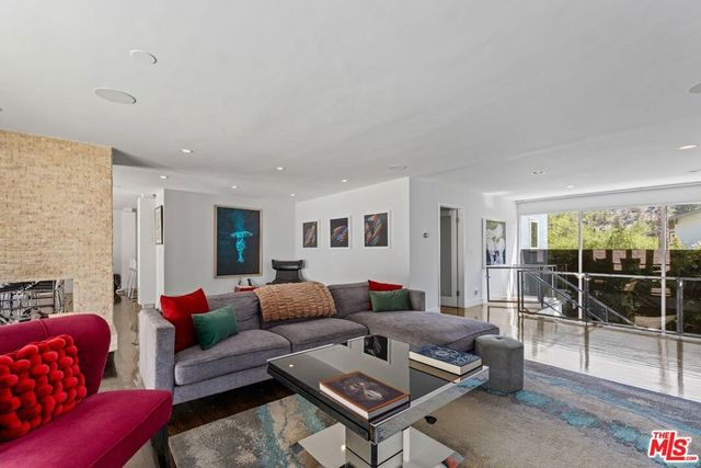 7561 Devista Drive, Los Angeles, CA 90046