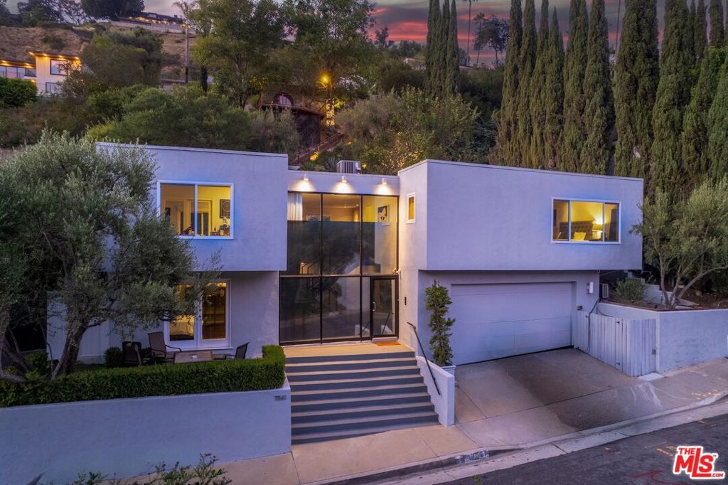 7561 Devista Drive, Los Angeles, CA 90046