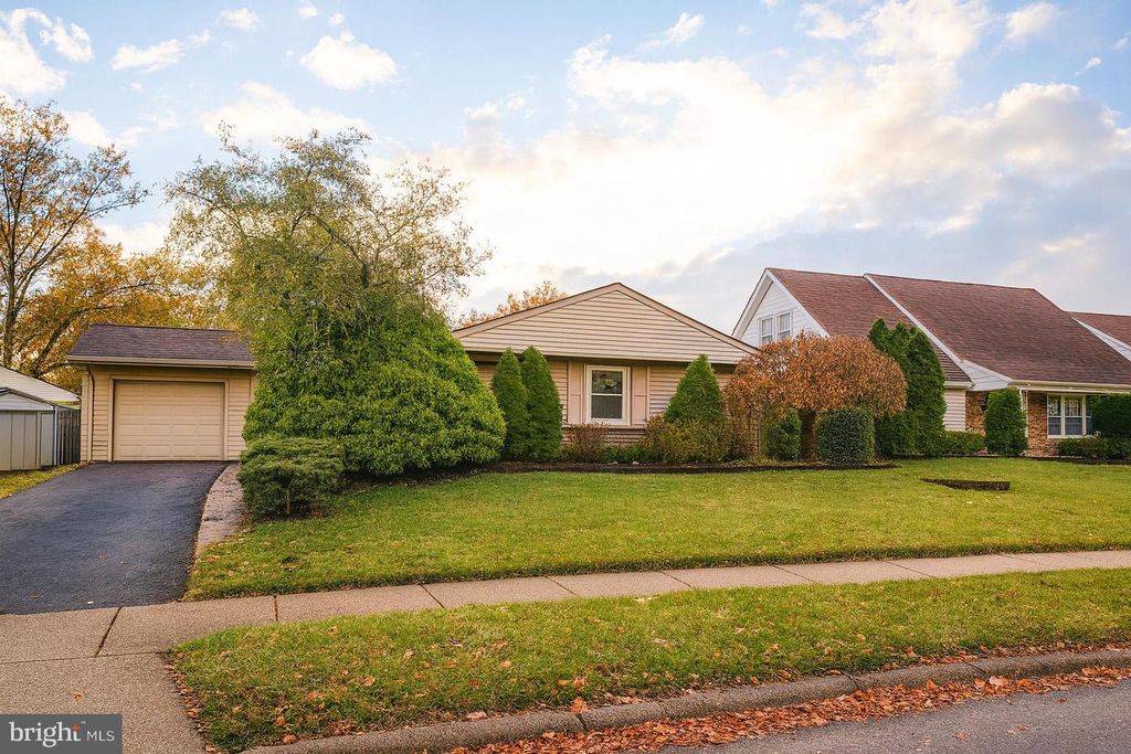 16 ECHOHILL LN, Willingboro, NJ 08046