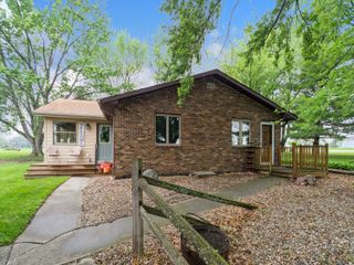 18990 365th Street, Earlham, IA 50072
