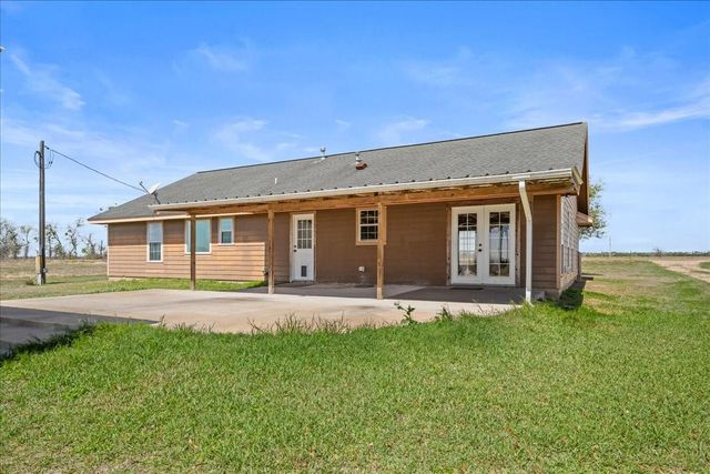 6234 Prihoda Road, New Ulm, TX 78950