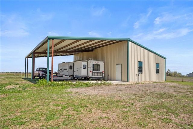 6234 Prihoda Road, New Ulm, TX 78950
