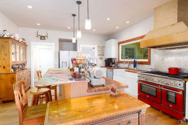 1180 Rose Ave, Penngrove, CA 94951