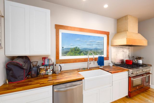 1180 Rose Ave, Penngrove, CA 94951