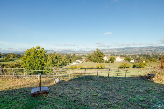 1180 Rose Ave, Penngrove, CA 94951