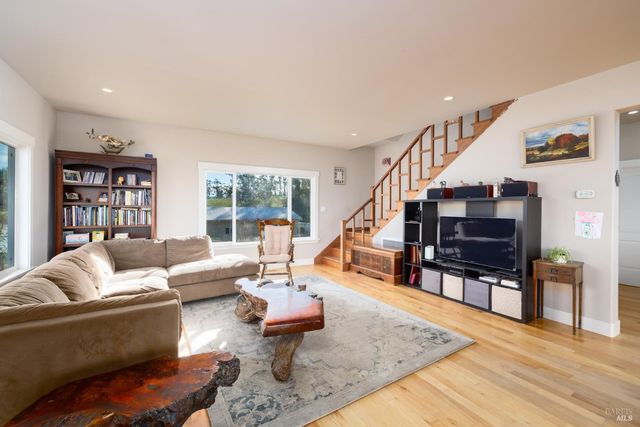 1180 Rose Ave, Penngrove, CA 94951