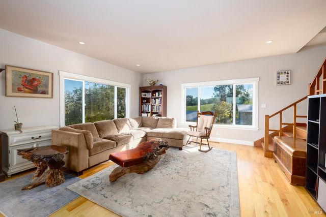 1180 Rose Ave, Penngrove, CA 94951