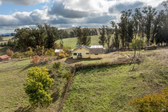 1180 Rose Ave, Penngrove, CA 94951