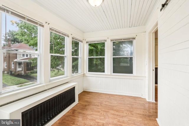 2 E AVON RD, Brookhaven, PA 19015