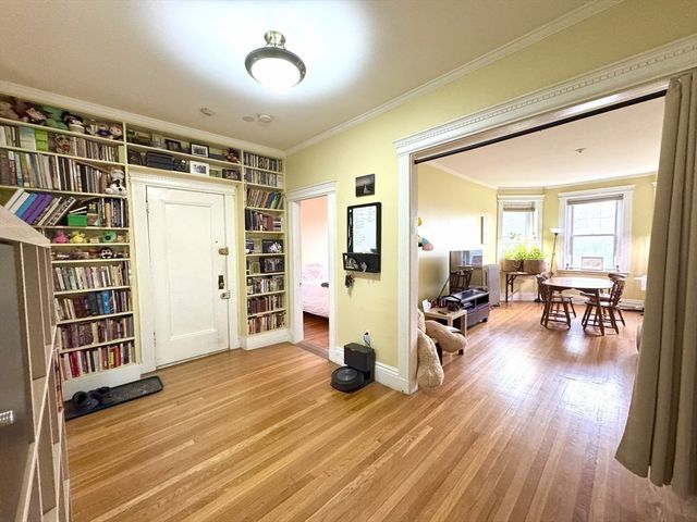 382 Riverway 8, Boston, MA 02115