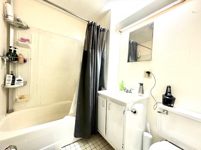 382 Riverway 8, Boston, MA 02115