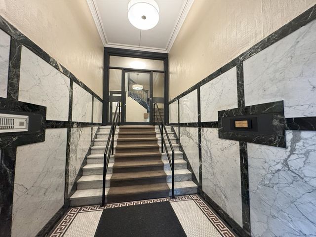 382 Riverway 8, Boston, MA 02115