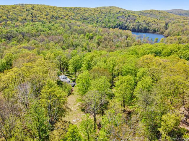 44 Tompkins Road, Carmel, NY 10512