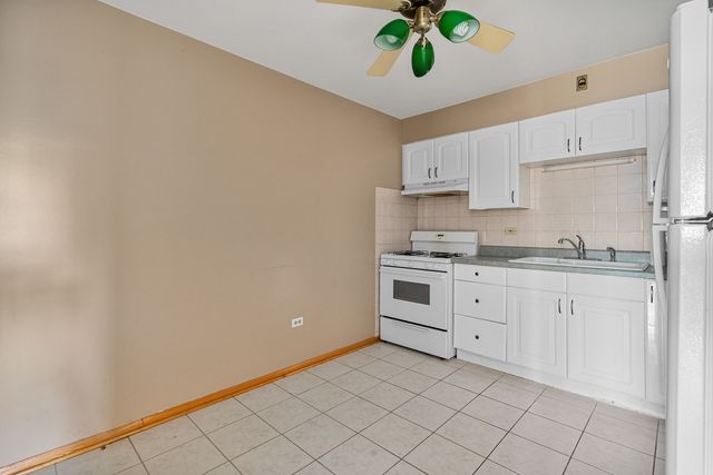 3001 N PARIS Avenue 207, River Grove, IL 60171