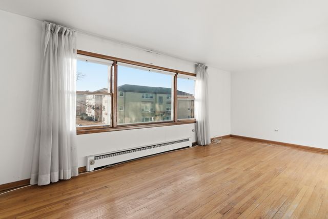 3001 N PARIS Avenue 207, River Grove, IL 60171