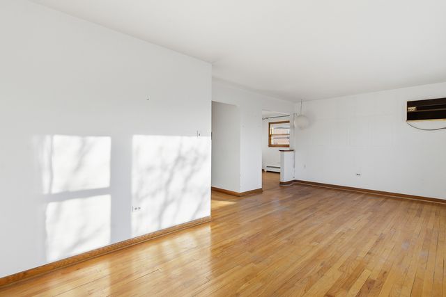 3001 N PARIS Avenue 207, River Grove, IL 60171