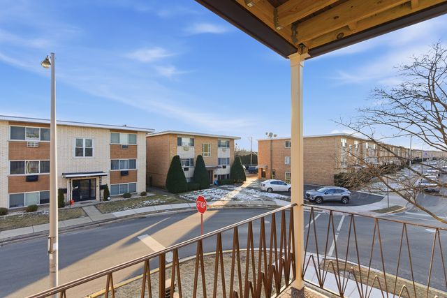 3001 N PARIS Avenue 207, River Grove, IL 60171