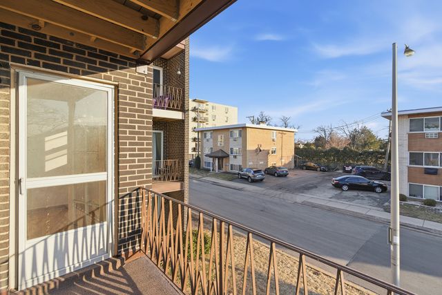 3001 N PARIS Avenue 207, River Grove, IL 60171