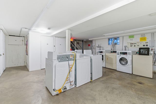 3001 N PARIS Avenue 207, River Grove, IL 60171