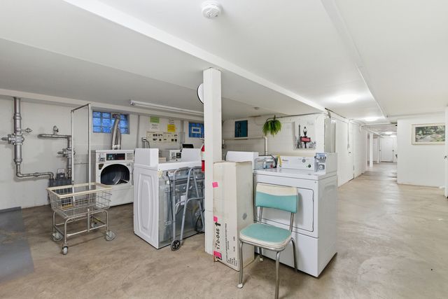 3001 N PARIS Avenue 207, River Grove, IL 60171