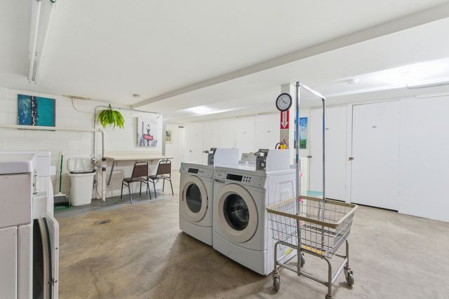 3001 N PARIS Avenue 207, River Grove, IL 60171