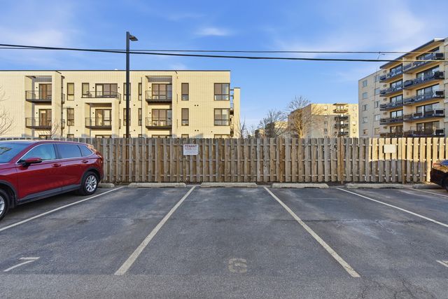 3001 N PARIS Avenue 207, River Grove, IL 60171