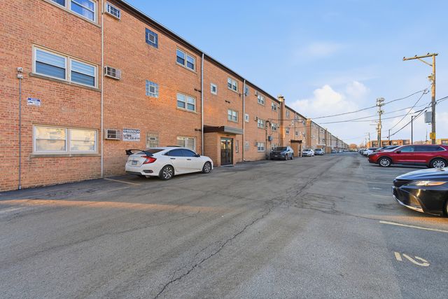 3001 N PARIS Avenue 207, River Grove, IL 60171