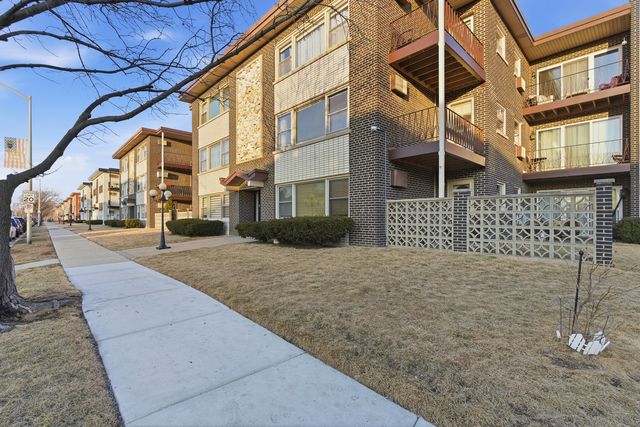 3001 N PARIS Avenue 207, River Grove, IL 60171