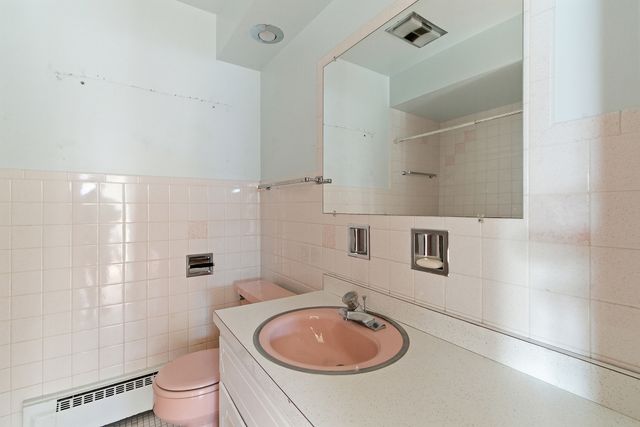 3001 N PARIS Avenue 207, River Grove, IL 60171