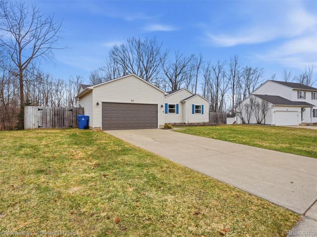 517 Cove View Drive, Waterford Charter Township, MI 48327