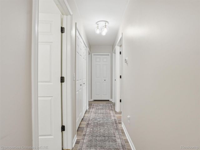 517 Cove View Drive, Waterford Charter Township, MI 48327