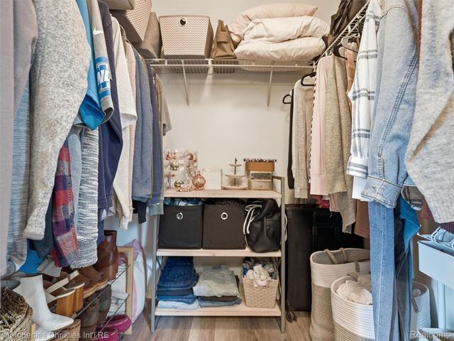 517 Cove View Drive, Waterford Charter Township, MI 48327