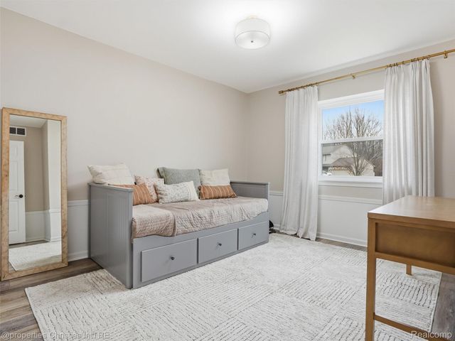 517 Cove View Drive, Waterford Charter Township, MI 48327