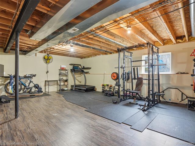 517 Cove View Drive, Waterford Charter Township, MI 48327