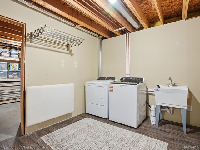 517 Cove View Drive, Waterford Charter Township, MI 48327