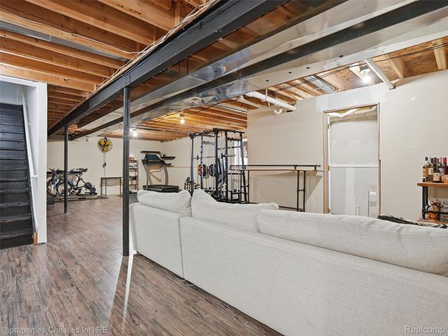 517 Cove View Drive, Waterford Charter Township, MI 48327